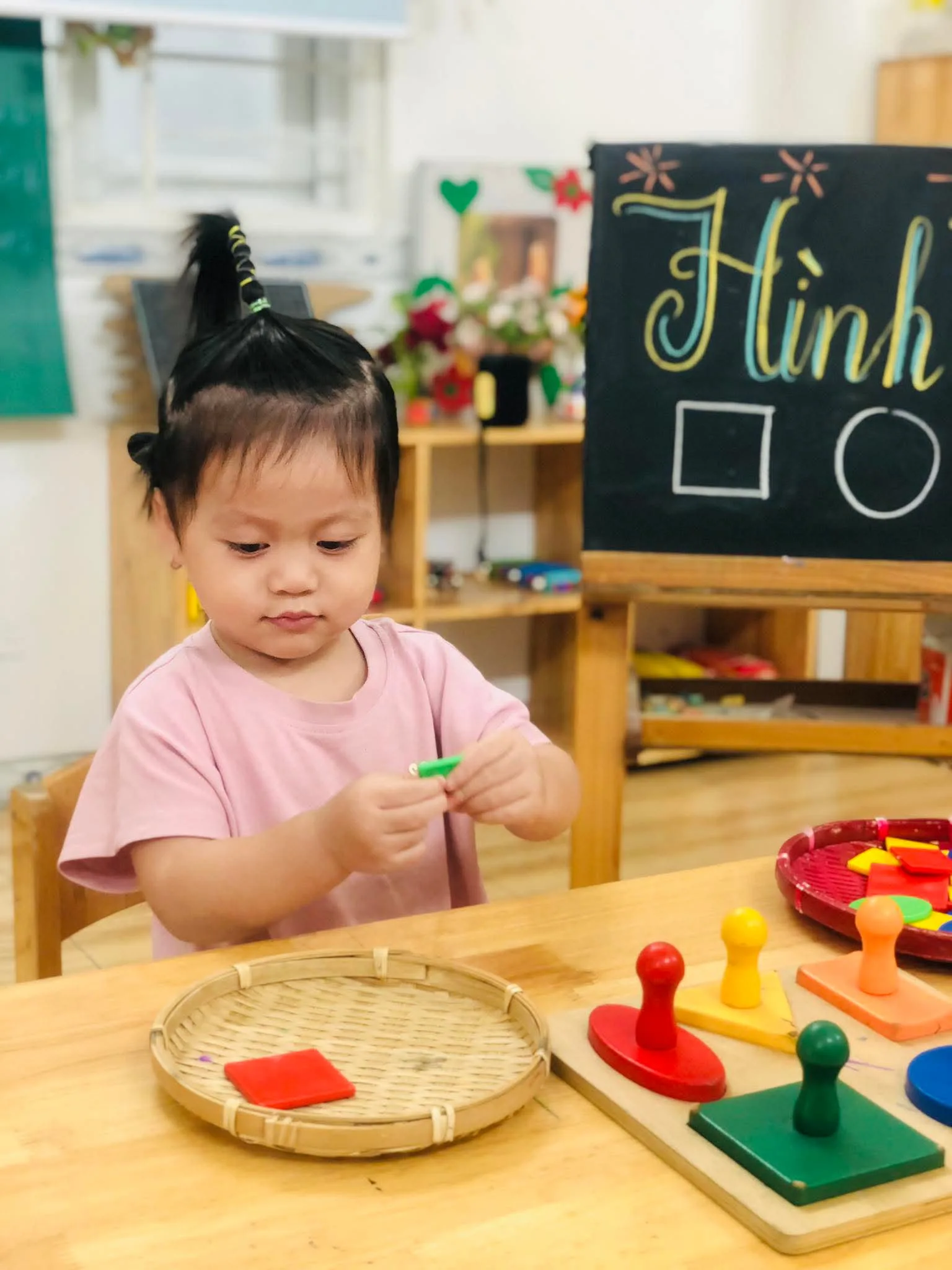 Hoạt động: Bé nhận biết Hình vuông 🟥 - Hình tròn 🔵 - Hình tam giác🔺