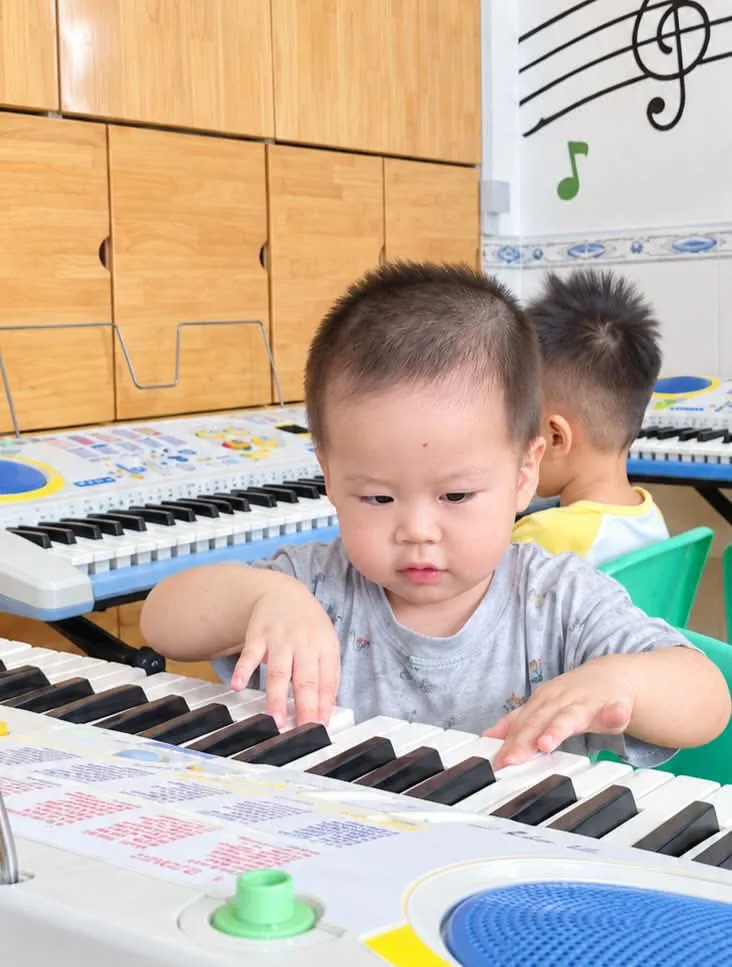 🎹 Âm nhạc: Bé làm quen với đàn Organ 🎶
