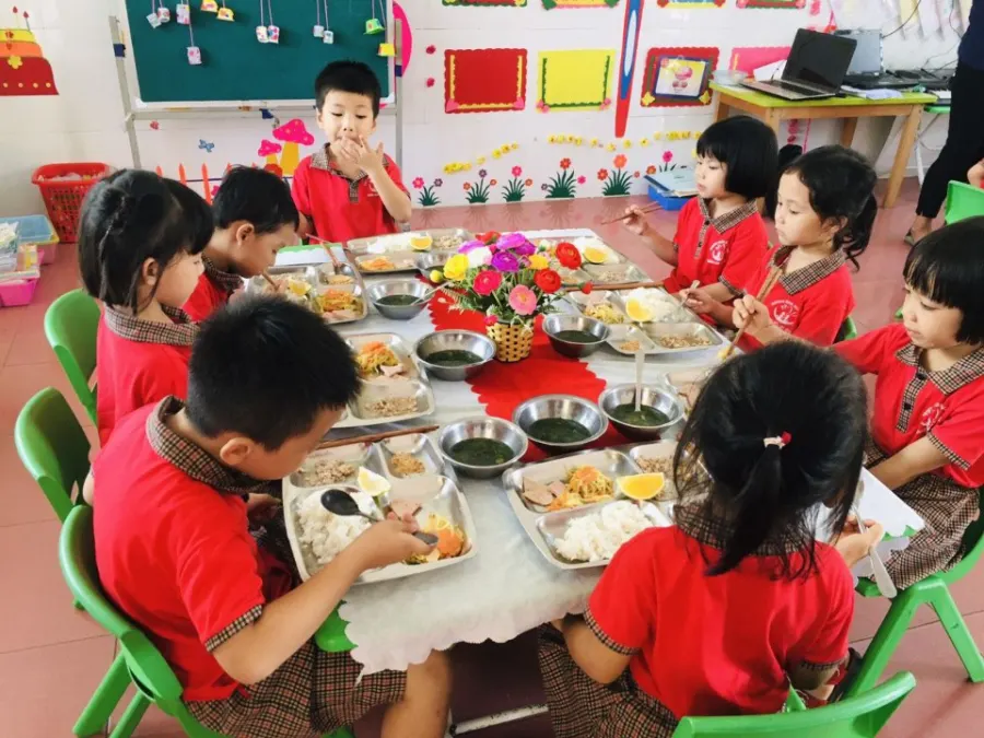 Mầm Non Mặt Trời Đỏ