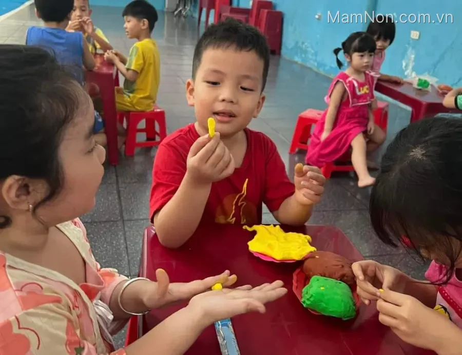 Mầm Non Ngôi Nhà Voi Vui Vẻ