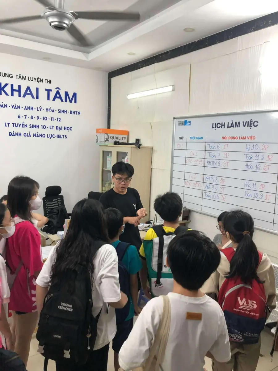 Trung tâm luyện thi Khai Tâm