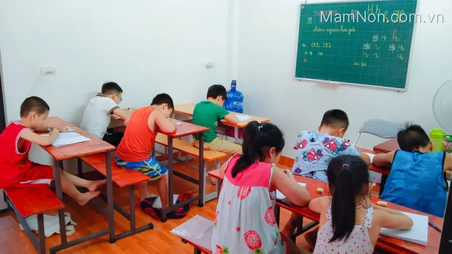 Trung tâm luyện viết chữ đẹp Cô Hoa
