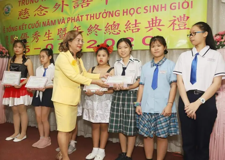 Trung tâm Ngoại ngữ Tân Từ Niệm