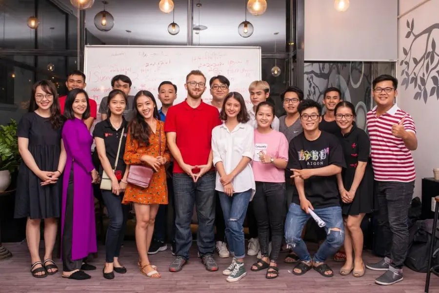 Lớp Let's Talk EngLish