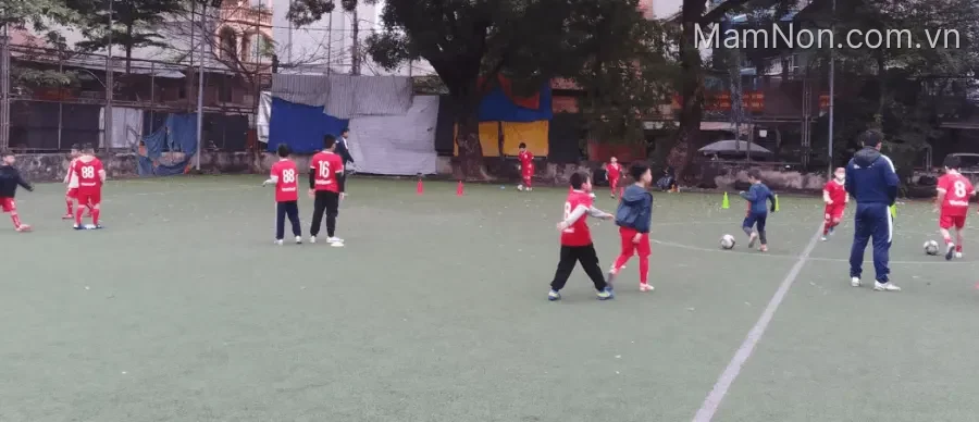 Trung tâm dạy bóng đá trẻ em Tân Mai