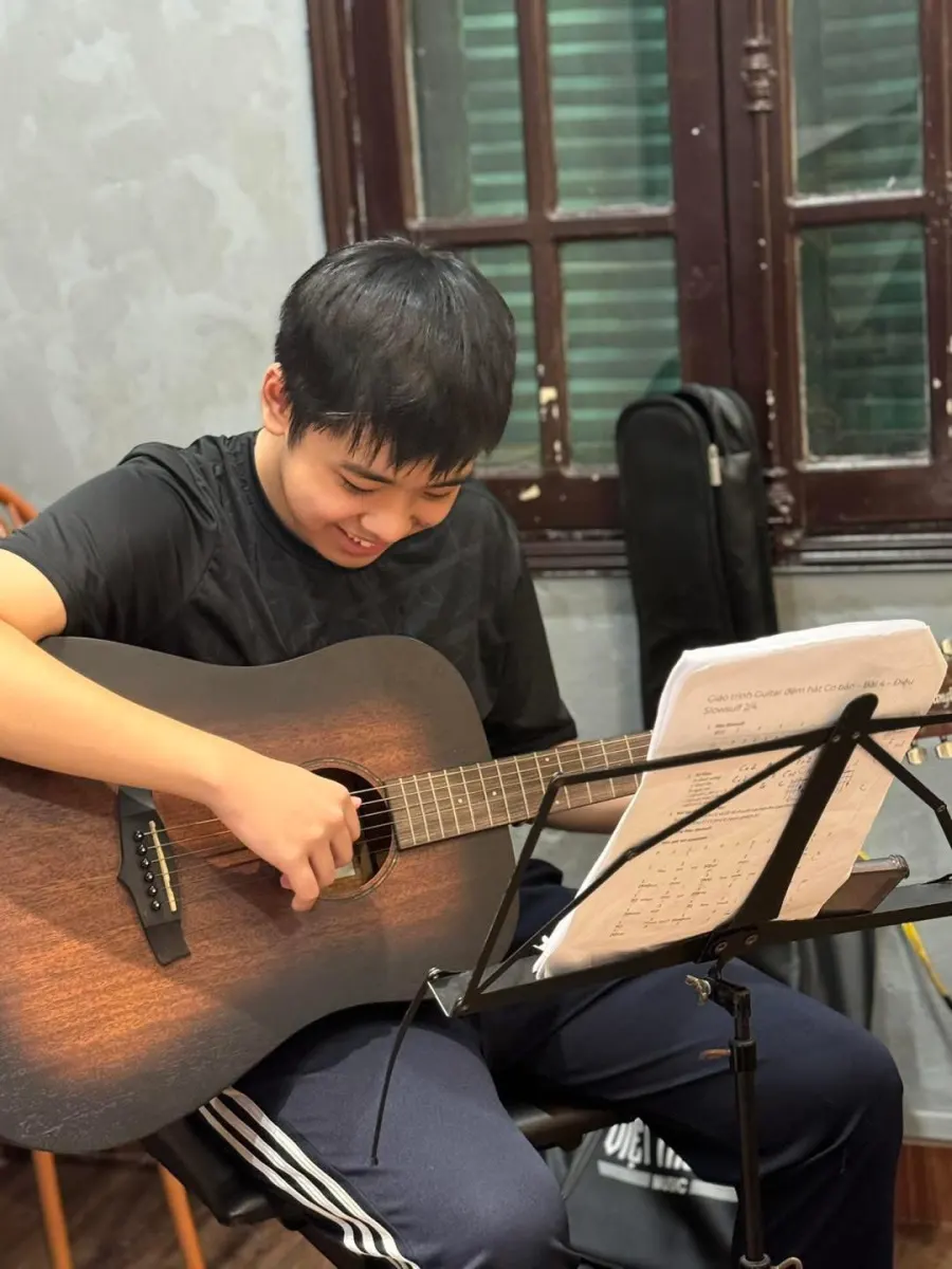 Lớp Dạy đàn Levon Guitar Class