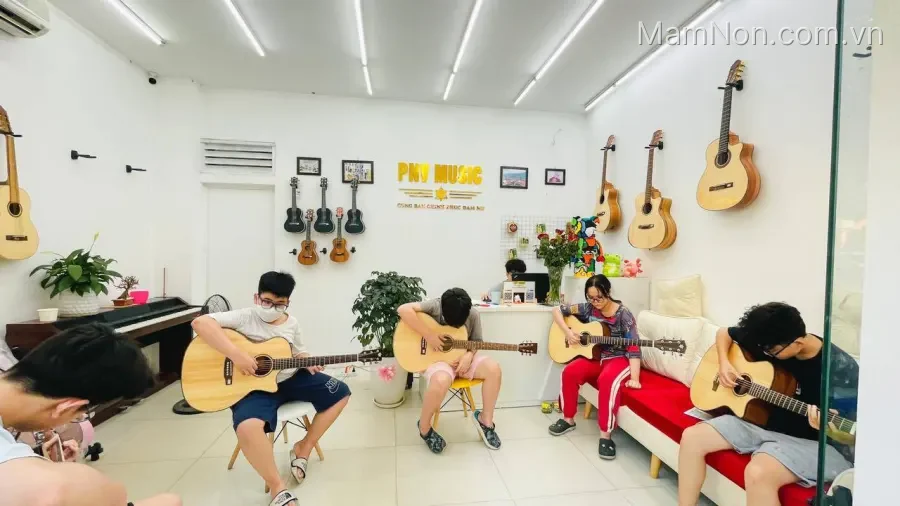 Lớp học Guitar PNV Music