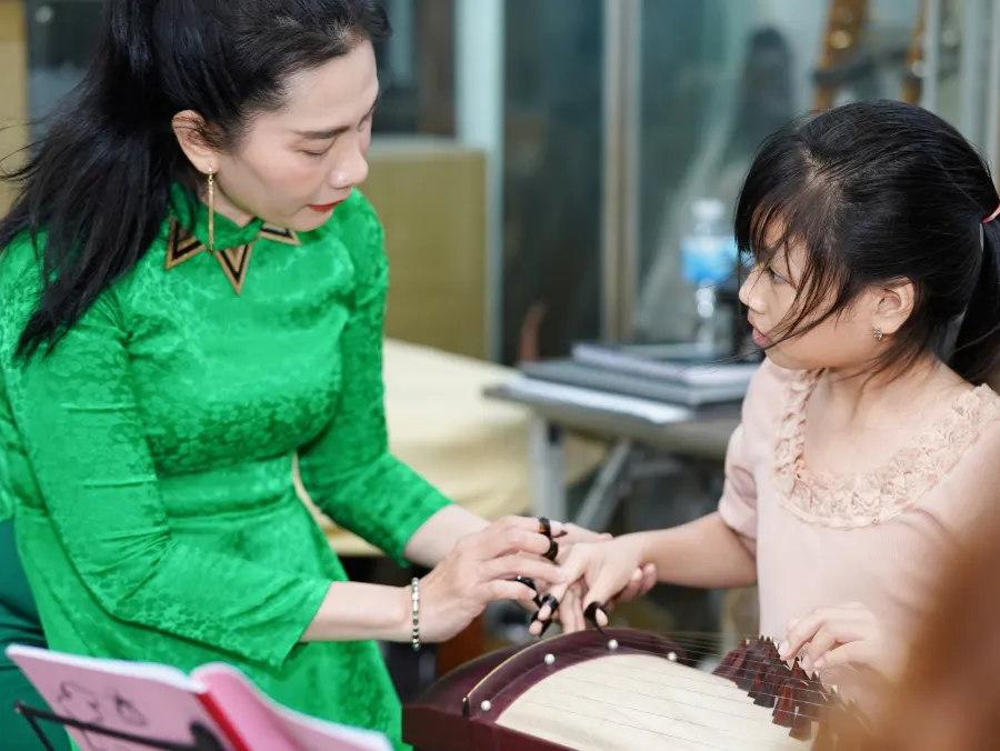 Trung tâm Nhạc cụ dân tộc Sen Việt Music
