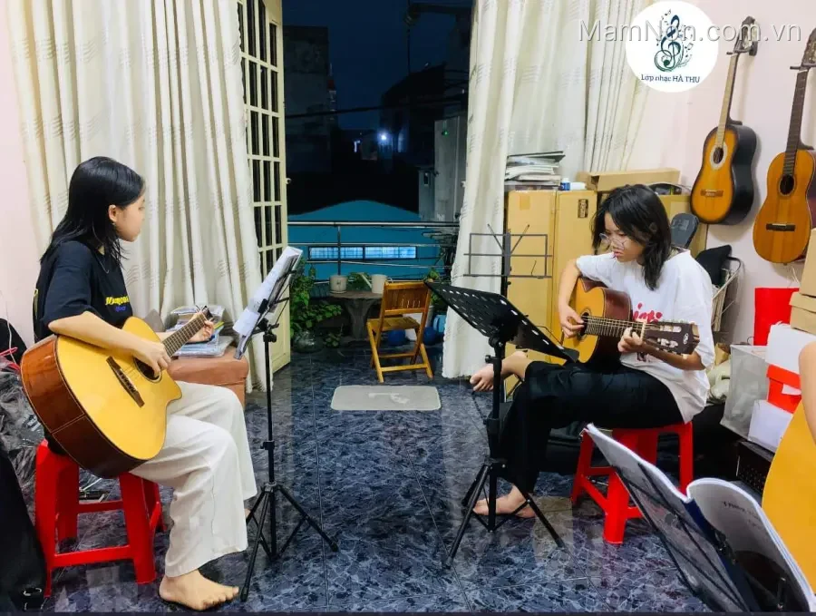 Lớp Nhạc Hà Thu
