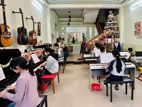 Lớp Nhạc PRAISE MUSIC