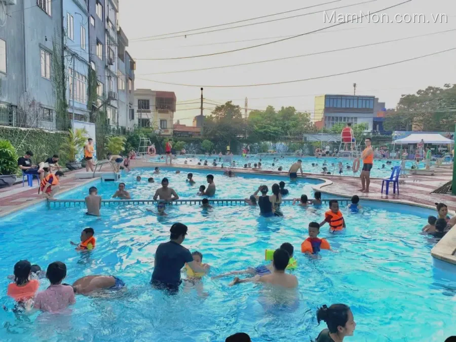 Lớp dạy bơi HPU