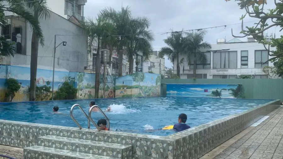 Trung tâm hồ bơi Cau Vua