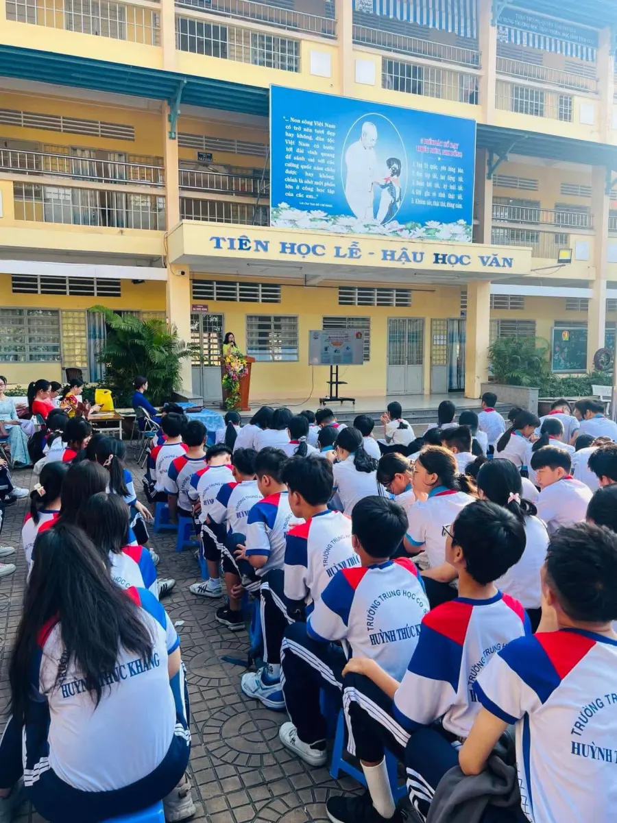 Trường THCS Huỳnh Thúc Kháng