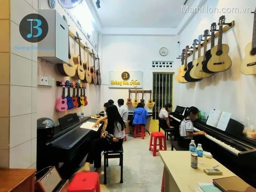 Trung tâm Hoàng Gia Music