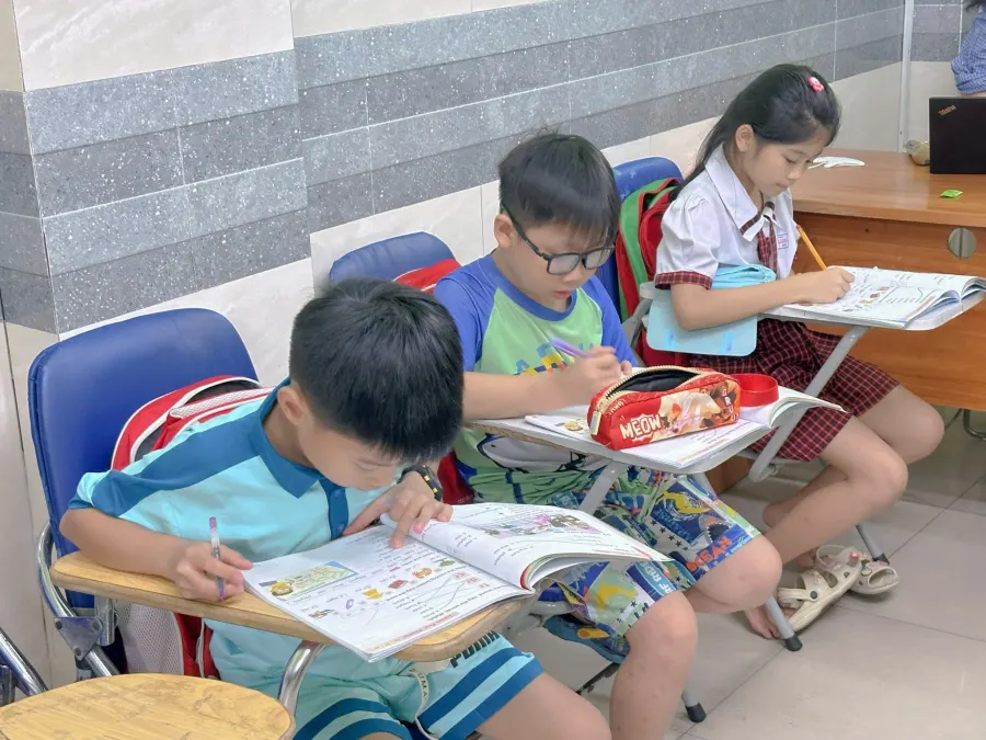 Trung tâm Ngoại Ngữ Liên Việt Úc - Bình Tây