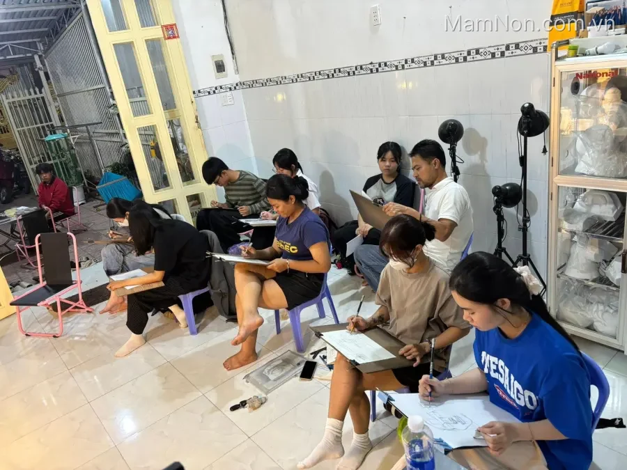 Lớp luyện thi Râu Art