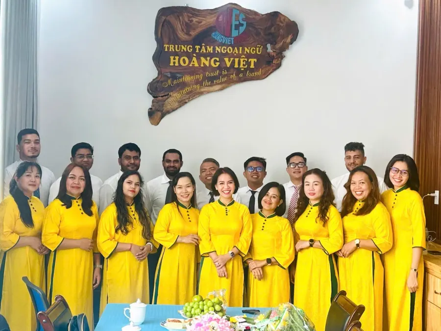 Trung tâm Ngoại Ngữ Hoàng Việt