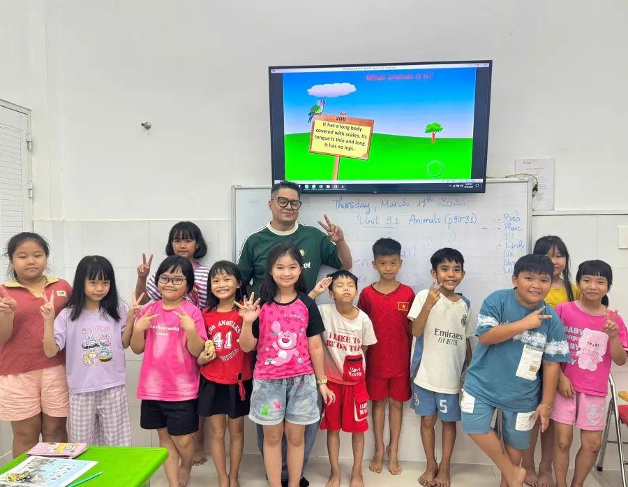 Trung tâm Ngoại Ngữ Mỹ Âu AEC