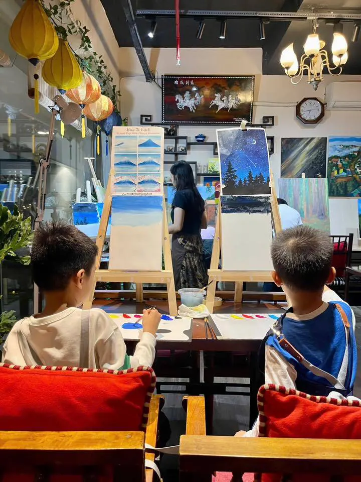 Lớp Vẽ Méo