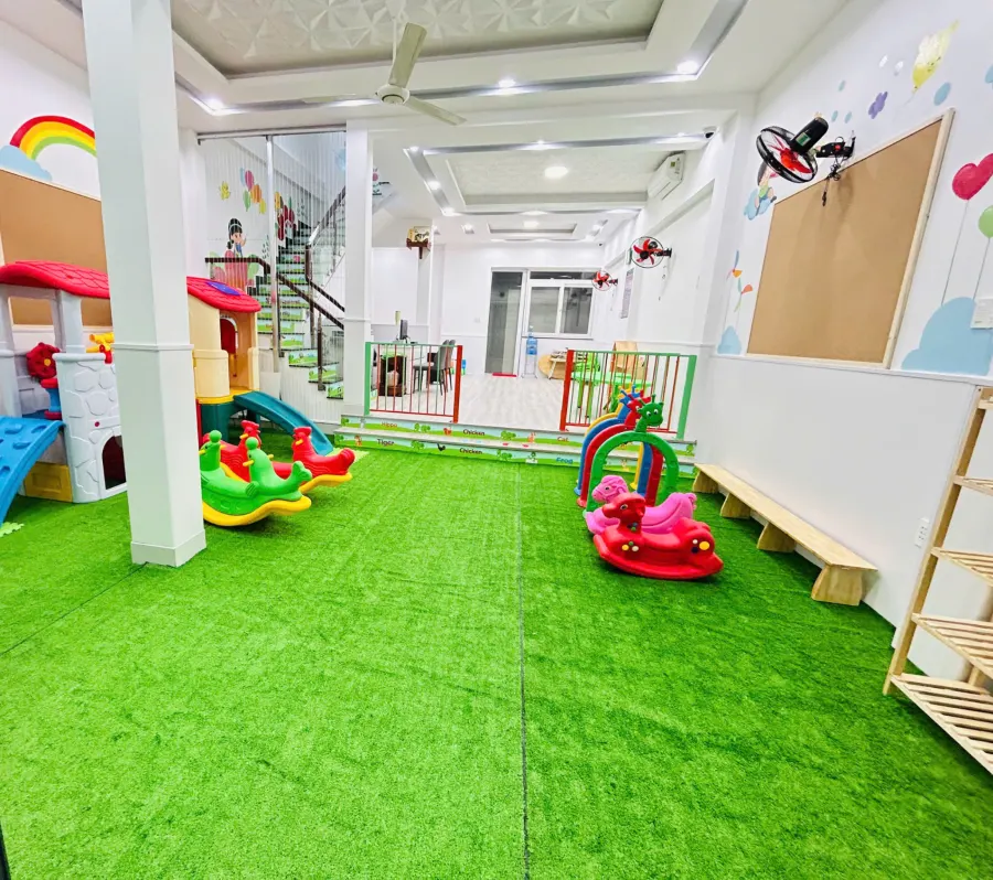 Mầm Non Song Ngữ Táo Đỏ (Red Apple Kindergarten)