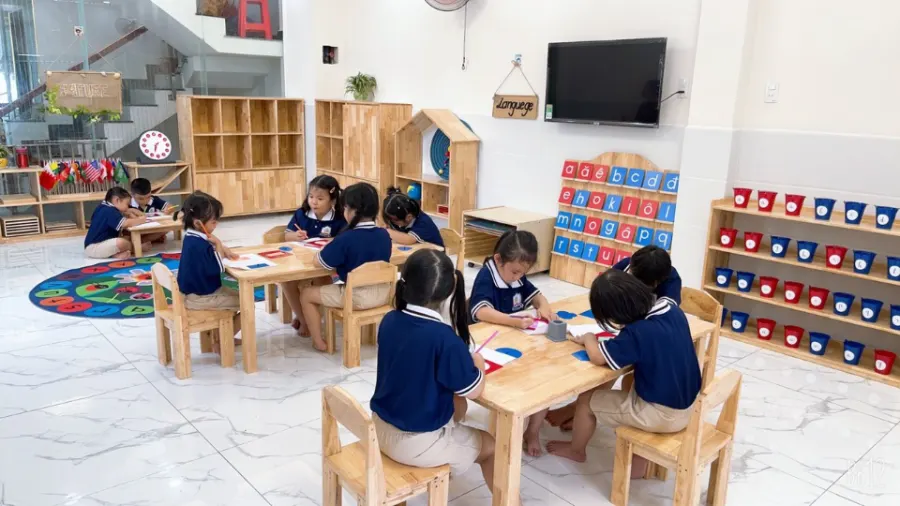Trường mầm non Sunshine House Montessori - Bà Điểm Hóc Môn