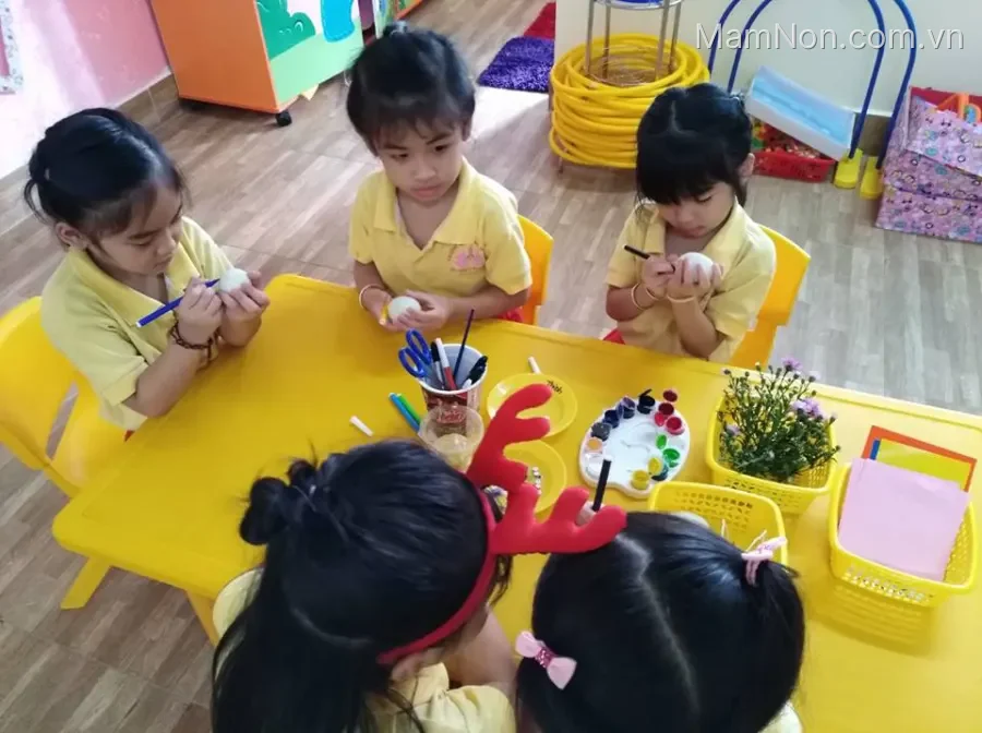 Trường mẫu giáo Hoa Sen