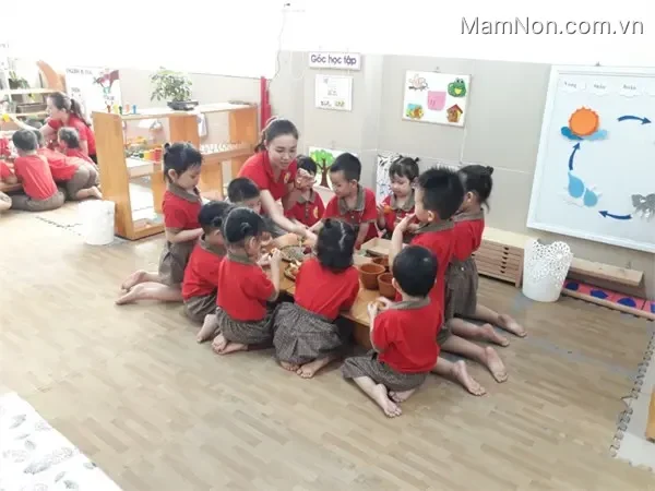 Trường mầm non Đô thị Việt Hưng
