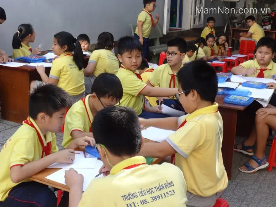 Trường tiểu học Thần Đồng