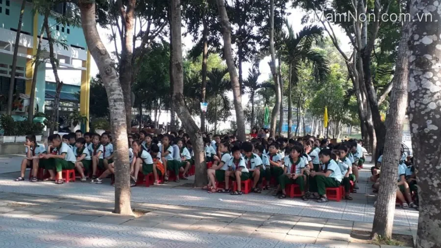 Trường tiểu học Hương Long