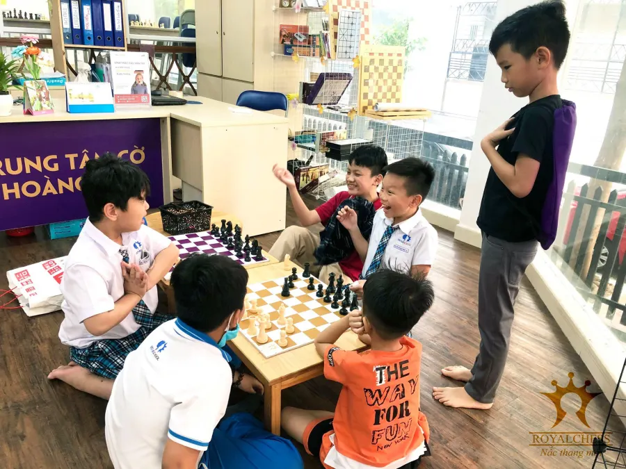 Trung Tâm Cờ Hoàng Gia Royal Chess