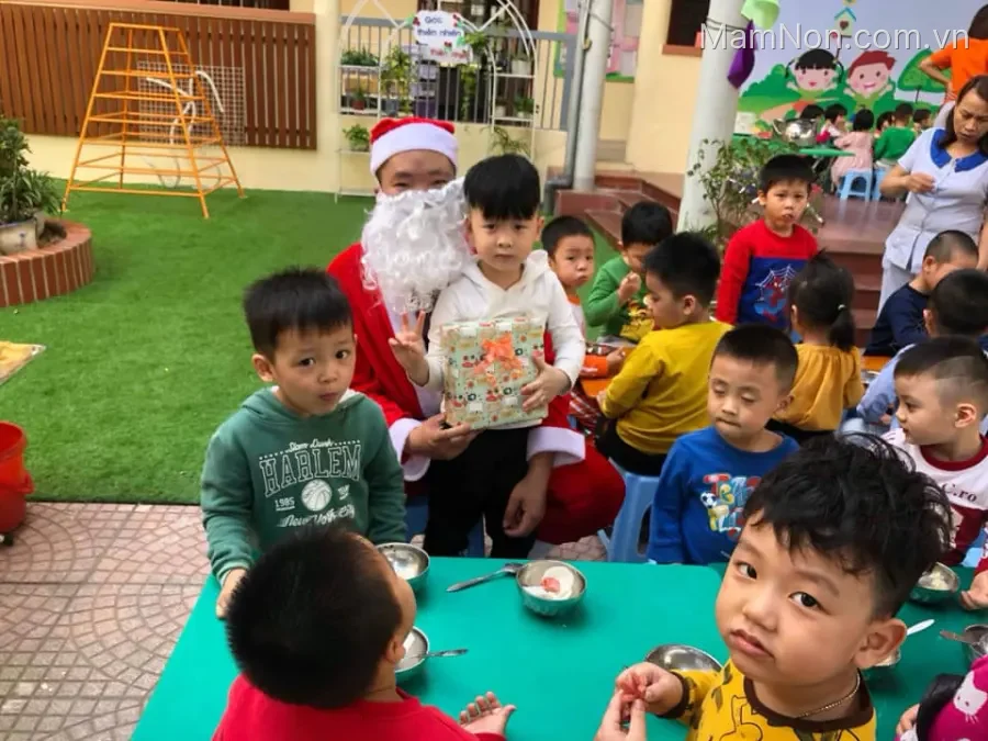 Trường mầm non Phùng Khoang